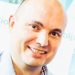 Dr. Gulyás László